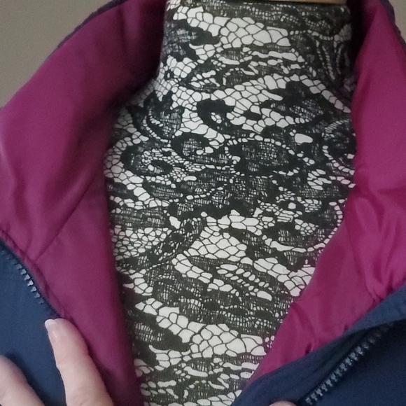 Aeropostale navy puffer vest, size M - Picture 2 of 3